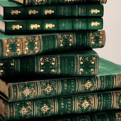 Library Aesthetic Green, Slytherin Library, Green Victorian Aesthetic, Emerald Green Aesthetic Vintage, Light Slytherin Aesthetic, Green Book Aesthetic, Wip Aesthetic, Royal Core Aesthetic, Aesthetics Photos