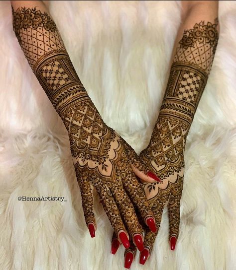 Muslim Bride Mehendi Design, Pakistani Henna Designs, Warm Tone Makeup, Mahendi Designs, Tone Makeup, Pakistani Mehndi, Bridal Mehandi, Christian Bride, Arabic Henna Designs