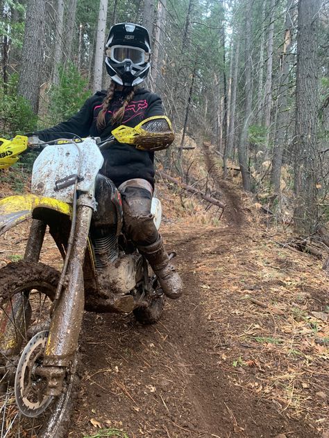 Dirtbiking Aesthetic, Girls On Dirtbikes, Girl Dirtbike, Dirtbike Aesthetic, Dirt Bike Aesthetic, Abbey Aesthetic, Like Us Series, Dirt Bike Riding, Suzuki Dirt Bikes