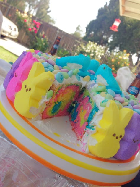 Easter Food And Desserts, Peeps Birthday Cake, Peeps Cake Ideas, Easter Peep Cake, Peeps Cheesecake, Peeps Aesthetic, Cake Whipped Cream Frosting, Peep Cupcakes, Peeps Cupcakes