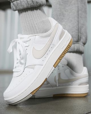 Nike Gamma Force, Tenis Nike, Vintage Sport, A Force, Womens Nike, Vintage Sports, White Light, Women's Shoes, Nike Women