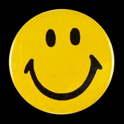 Originally designed in 1964 as a logo for an insurance company, the smiley face was hijacked briefly by American counter culture in the 70s, before crashing back into popular consciousness with acid house in the late 80s. Vintage Smiley Face, Smiley Logo, Smiley Face Graphic, Logo Design Love, Acid House, Smiley Faces, Doodle Sketch, House Music, British Museum