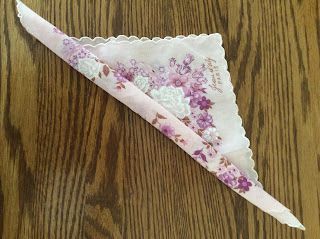 Fresh Vintage by Lisa S: How to Make Vintage Hankie Bunnies Handkerchief Display Ideas, Hankies Ideas, Handkerchief Wedding Dress, Handkerchiefs Crafts, Vintage Handkerchiefs Crafts, Handkerchief Crafts, Ladies Hanky, Handkerchief Wedding, Vintage Hangers