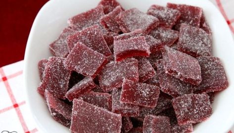 RASPBERRY JELLY CANDY Fruit Slice Recipe, Jelly Candy Recipe, Easy Dessert Recipes Christmas, Raspberry Jelly, Eating Fruit, Plum Recipes, Cracker Toffee, Jelly Candy, Christmas Desserts Easy