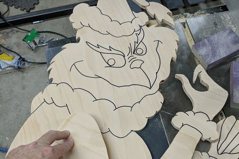 Diy Grinch Wood Cutout, Diy Grinch Cutout, Christmas Yard Cutouts Wood Patterns, Grinch Cut Out Template, Grinch Cutouts Template, Christmas Cutouts Templates, Grinch Cutouts Yard Art, Grinch Wood Cutout, Wood Cutouts Patterns Plywood Yard Art