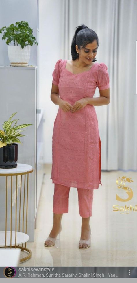 Most Stunning Latest Evening Dresses Designs Ideas For Girls 2023 Chudi From Saree, Kurti Pettan Designer, Cotton Chudidar Designs Casual, Traditional Chudidhars, Cotton Kurthi Stitching Designs, Cotton Simple Kurti Pattern, Salwar Patterns For Women, Chudi Stitching Ideas, Kurthi Stitching Models