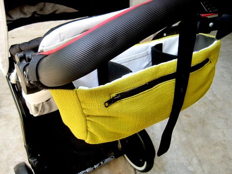 The Project Lady: DIY Tutorial for Making a Stroller Organizer Sewing Machine Organizer, Diy Baby Burp Cloths, Refurbishing Furniture, Organizer Diy, Trendy Sewing Patterns, Baby Clothes Organization, Sew Zipper, Umbrella Stroller, Stroller Organizer