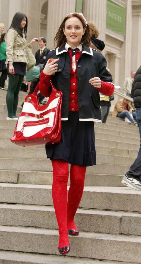 Blair Waldorf Tights Outfits, Blair Waldorf Red Tights, Blair Waldorf Tights, Blair Waldorf Red Coat, Blair Waldorf Accessories, Blair Waldorf Uniform, Blair Waldorf School Outfit, Blair Waldorf Outfits School, Blair Wolford Outfit