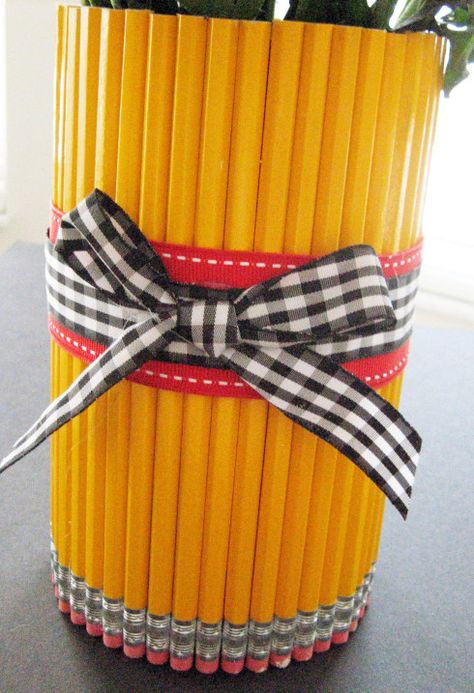 Pencil Vase with Ribbon and Bow tutorial -  fun for school or bookworm party themes! Teacher Graduation Party, Bookworm Party, Teacher Retirement Parties, Pencil Vase, Teacher Party, Graduation College, Graduating Teacher, College Graduation Parties, High School Graduation Party