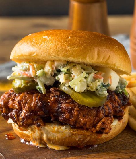 Nashville Hot Chicken Healthy Chicken Sandwich Recipes, Nashville Hot Chicken Recipe, Hot Chicken Recipe, Resep Sandwich, Pork Tenderloin Sandwich, Hot Chicken Sandwiches, Daging Babi, Pan Relleno, Nashville Hot Chicken