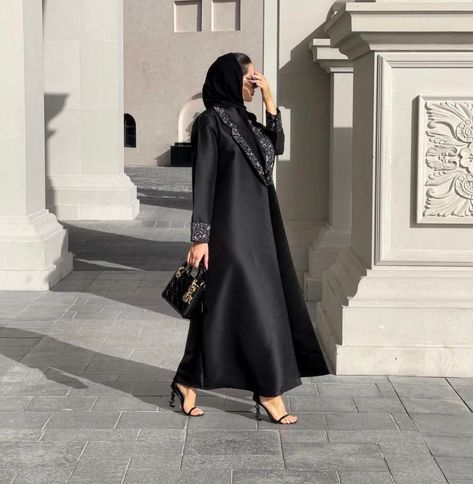 Latest Elegant Black Abaya Designs To Inspire You- Image:@asmaqassimm - Modern And Trendy Dubai Style Embroidery Abayas - Dubai Black Abaya - Modern Abayas - Abaya Fashion - Casual Abaya Fashion - Eid Abaya 2021 - Abaya Fashion Dubai 2021 - Abaya Fashion Dubai Arab Swag - Abaya Fashion Dubai Kaftan #abaya #abayadubai #abayadubai #abayablogger #abayadesigns #hijab Black Abaya Designs Dubai Style, Abaya Fashion Black, Abaya Modern Style, Abaya Designs Dubai, Black Abaya Designs, Abaya Designs Latest, Casual Abaya, Hijab Fashion Summer, Mode Kylie Jenner