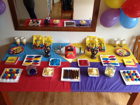 A Wiggles themed dessert table Austin Outfits, Wiggles Birthday Party, Wiggles Cake, Emma Wiggle, Wiggles Birthday, Dessert Table Birthday, Birthday Party Images, Ice Cream Bars, Themed Desserts