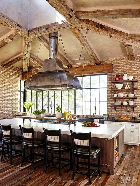 A Dozen Dream Kitchens with a Farmhouse Flair Candelaria Design, Industrial Decor Kitchen, Open Kitchen Layouts, Best Kitchen Design, Decorating House, Modern Rustic Decor, Vintage Industrial Decor, Lake Cabin, Brick Walls