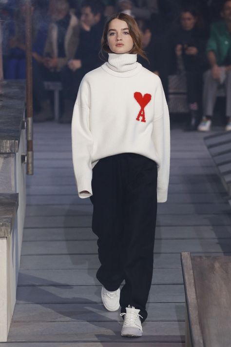 Ami Fall 2018 Menswear Fashion Show Collection Ami Runway, Der Gentleman, Paris Outfits, 2018 Fashion, Ami Paris, Menswear Fashion, Lil Baby, Menswear Collection, Vogue Runway