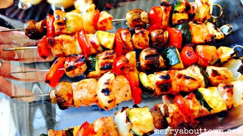 Tomato & Sweet Chili Pork Kabobs - Merry About Town Greek Fish, Pork Kabobs, Souvlaki Recipe, Salmon Skewers, Bbq Salmon, Vegetable Kabobs, Salmon Spices, Mediterranean Spices, Kebab Recipes