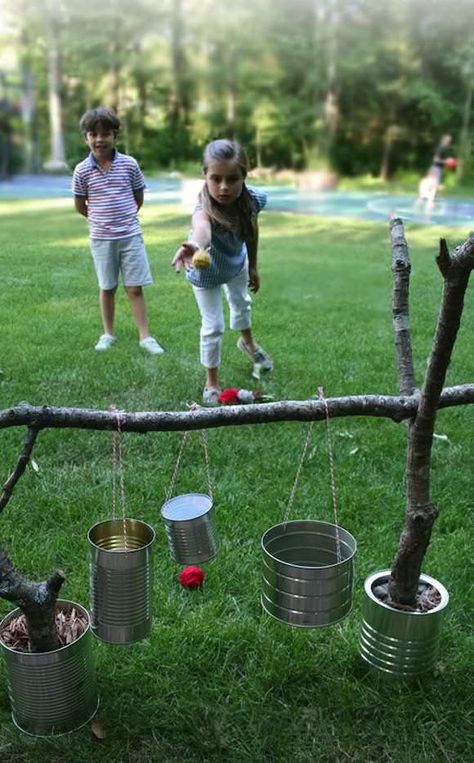 DIY Backyard Tiki Toss Game for Kids Oppgaver For Barn, Outside Games, Camping Birthday, Diy Projects For Kids, Camping Party, Tin Cans, Aktivitas Montessori, Backyard Games, Outdoor Diy Projects