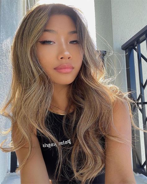 ✨ @rachie.love ✨ . . . #asian #asiangirl #pretty #beautiful #selfie #follow #cuteasian #asianbeauty #prettyasian #smile #instamodels… Dyed Hair For Asians, Honey Blonde Balayage Asian Hair, Honey Blonde Hair On Asian Women, Hair Color 2023 Summer, Honey Blonde Hair Asian, Asian Hair Blonde Highlights, Mocha Blonde Hair, Blonde Balayage On Asian Hair, Dark Hair Asian