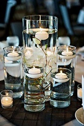 DISPLAY :: Floating candles w/ twigs & tall glasses/vases Floating Candle Centerpieces Diy, Diy Floating Candles, Floating Candle Centerpieces, Candles Wedding, Tafel Decor, Tall Flowers, Diy Candle Holders, Deco Floral, Candle Centerpieces