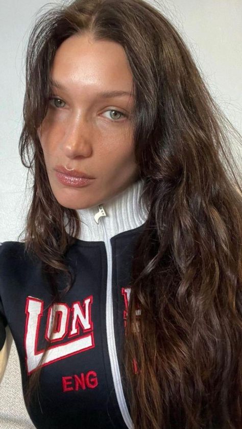 She's beauty, she's grace, she's the Dior Lip Oil ✨ @dior  📸:Instagram Hadid Instagram, Isabella Hadid, Invisible String, Hadid Sisters, Bella Hadid Outfits, Hadid Style, Mia 3, Bella Hadid, Pretty People