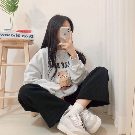 Weak Hero Class 1, Weak Hero, Outfit Korean, Korean Casual Outfits, Tomboy Style Outfits, Korean Girl Fashion, Ulzzang Fashion, Simple Trendy Outfits, Chapter 3