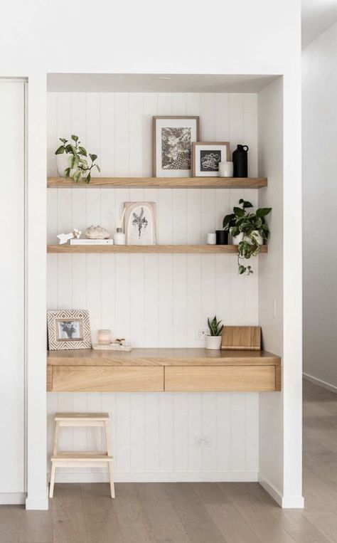 Hallway Nook Ideas, Cabinetry Living Room, Alcove Desk, Custom Bookcase, Flat Design Ideas, Alcove Shelves, Desk Nook, Home Office Closet, Timber Shelves