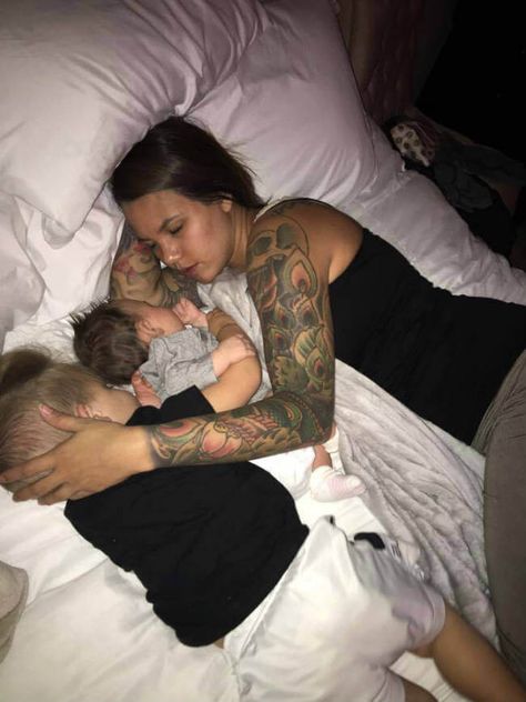 This dad gets co-sleeping, and more importantly, he gets MOTHERHOOD. Co Sleeping, Moms Goals, Family Parenting, Boy Mom, Future Baby, Baby Fever, Parenting Hacks, Baby Love, Mom And Baby