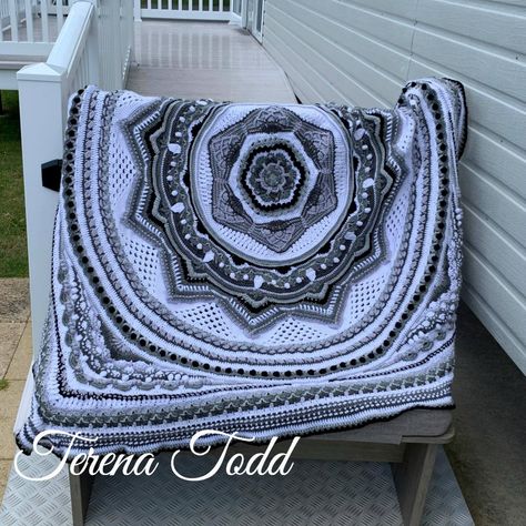 Introducing Sacred Space Crochet A-Long - Crystals & Crochet Space Crochet, Easy Beginner Crochet Patterns, Knitting Patterns Free Blanket, Crochet Quilt, Afghan Patterns, Granny Squares Pattern, Crochet Mandala, Square Patterns, Crochet Rug