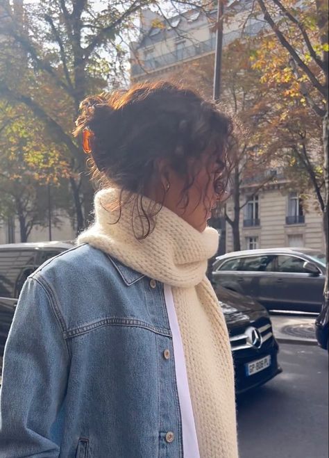 Zendaya Hair, Effortless Outfit, Plain Outfits, Curly Girl, Outfit Inspo Fall, Fall Winter Outfits, Look Cool, A Car, Curly Hair