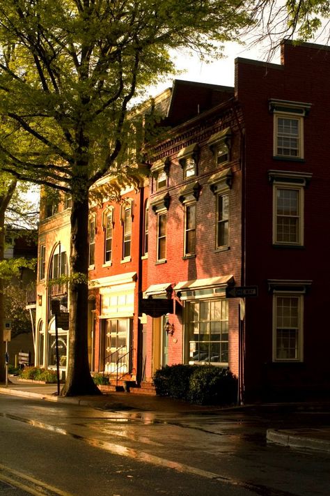 An apartment building downtown. Small Downtown Apartment, Small Town Apartment, Downtown Apartment Aesthetic, Downtown Wilmington Nc, Bloxburg Town, Downtown Buildings, Houston Apartment, Small Apartment Building, Apartments Exterior