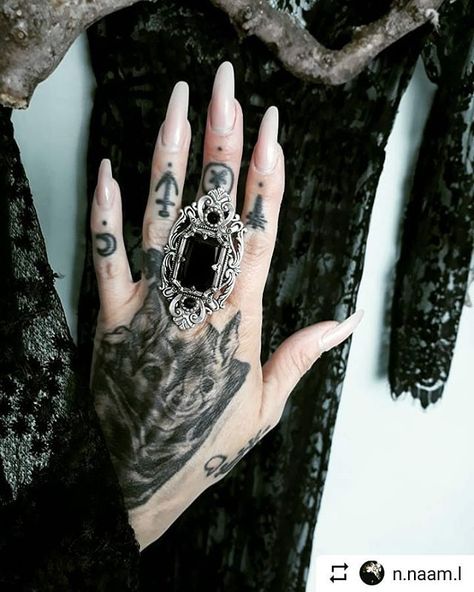 Semiprecious Statement jewelry (@aranwensjewelry) • Instagram photos and videos Gothic Wedding Jewelry, Jewelry Vampire, Vampire Ring, Black Crystal Ring, Victorian Gothic Jewelry, Gothic Choker Necklace, Goth Ring, Gothic Engagement Ring, Gothic Choker