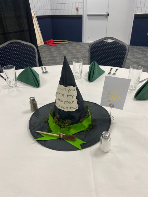 Wizard Of Oz Witches Castle, Wizard Of Oz Table Centerpieces, The Wizard Of Oz Party Ideas, Wizard Of Oz Centerpiece Ideas, Wizard Of Oz Party Decorations, Wizard Of Oz Table Decorations, Wizard Of Oz Centerpieces, Wizard Of Oz Decorations Diy, Wizard Of Oz Crafts