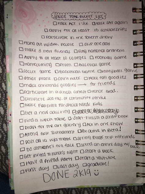 Senior Year Supply List, Senior Year School Supplies List, Junior Year Bucket List, Senior Year Goals, Highschool Bucket List, Hs Tips, Senior Year Bucket List, Senior Year Checklist, Senior Bucket List