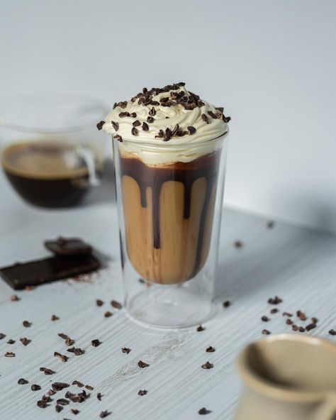 Cafe Frapuccino/Mokaccino by Sofi Nielsen Coconut Snacks, Bar Aesthetic, Italian Coffee, Fall Coffee, Autumn Coffee, Frappe, Coffee Bar, Dessert Recipes, Coconut