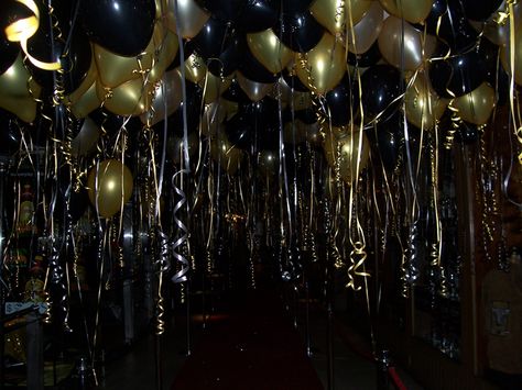 Ceiling-Balloons Black White Gold Prom Theme, Black And Gold Aesthetic Party Decor, Black And Gold Prom Theme, Helium Balloons Ceiling, Black And Gold Party Theme, Balloons On Ceiling, Hoco Decor, Gold Black Balloons, Gold Balloons Decorations