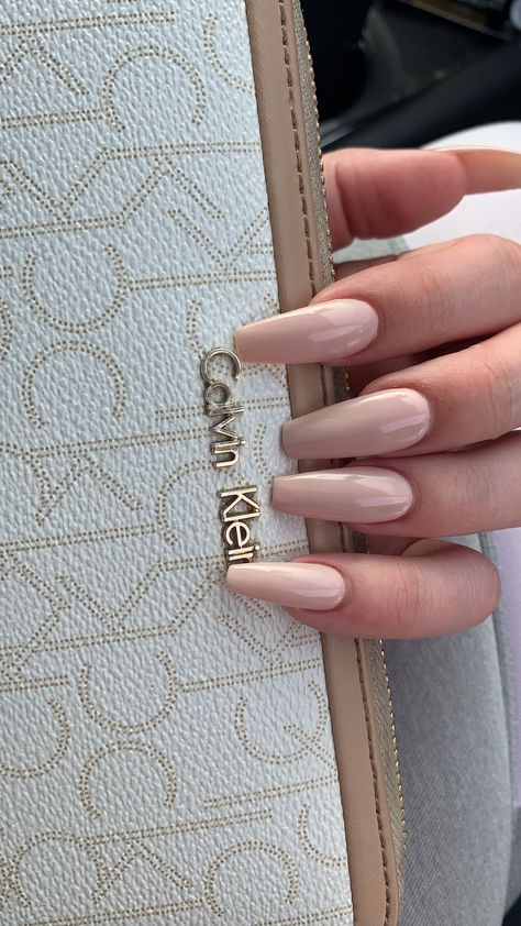 Pretty nude coffin nails ✨ Coffin Nude Nails Designs, Squared Long Nails, Coffin Beige Nails, Simple Nails Ballerina, Nude Nails Ballerina, Simple Ballerina Nails, Balerina Nokti, Nails Ballerina Design, Nails Ballerina Medium