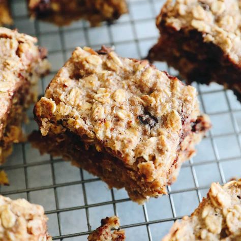 Oatmeal Breakfast Bars Oats Breakfast Bars, Banana Quinoa Breakfast Bars, Rolled Oats Breakfast, Oatmeal Breakfast Bars Healthy, Hearty Breakfast Recipes, Quinoa Breakfast Bars, Healthy Oatmeal Breakfast, Oatmeal Breakfast Bars, Classic Peanut Butter Cookies