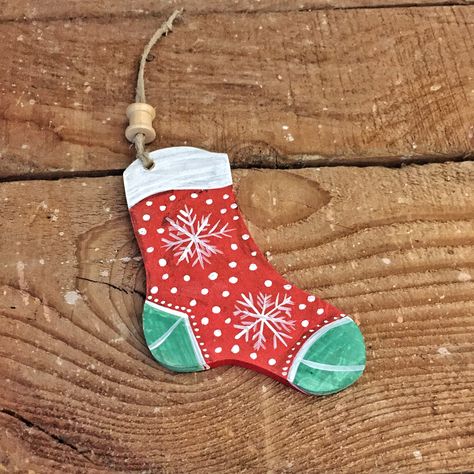 Painted Wood Stocking, Diy Stocking Ornaments, Christmas Stocking Painting Ideas, Painted Stockings Ideas, Painting Stocking Ideas, Painted Wooden Ornaments, Stocking Ornaments, Large Christmas Wreath, Christmas Stocking Ornament