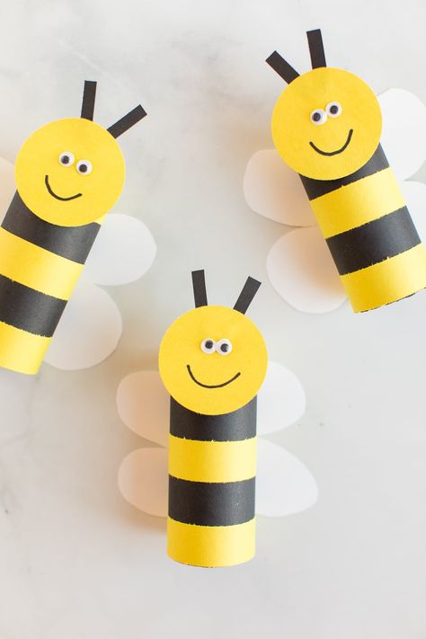 These Spring Toilet Paper Roll Crafts are such a fun craft to keep the kids busy and to celebrate the warmer weather springtime and summer brings. Bee Craft, Bee Activities, Insect Crafts, Toilet Paper Crafts, Toilet Paper Roll Holder, Toilet Paper Roll Crafts, Paper Roll Crafts, Bee Crafts, Paper Craft Supplies