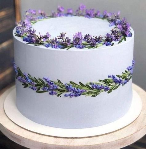 Lavender Cake, Wedding Cake Prices, Pumpkin Muffin Recipes, Creative Wedding Cakes, Beautiful Cake Designs, Simple Cake Designs, Mini Cakes Birthday, Cake Decorating Frosting, Beautiful Birthday Cakes