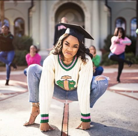 Black Graduation Pictures, Nurse Graduation Cap Designs, Alpha Kappa Alpha Clothing, Aka Apparel, Sorority Photoshoot, Alpha Kappa Alpha Sorority Paraphernalia, Sorority Fashion, College Graduation Pictures Poses, Grad Outfits