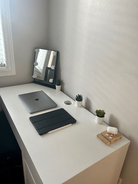 [Promotion] #Minimalist #Bedroomideas #Desk #Aesthetic #Plants #studydeskorganizationstudentsimple Desk Organization Minimal, Plants Desk Setup, Minimalistic Desk Aesthetic, White Desk Aesthetic Minimal, Clean Desk Ideas, Desk Simple Decor, Minimal Study Desk, Study Set Up Aesthetic, Desk Aesthetic Minimal