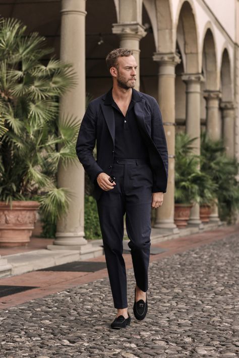 Die, Workwear! - Can Polos Ever be Good? Casual Chique, Mens Fashion Smart, Tennis Shirts, Latest Mens Fashion, Men’s Suits, Fashion Business, Cool Street Fashion, Gentleman Style, Business Attire