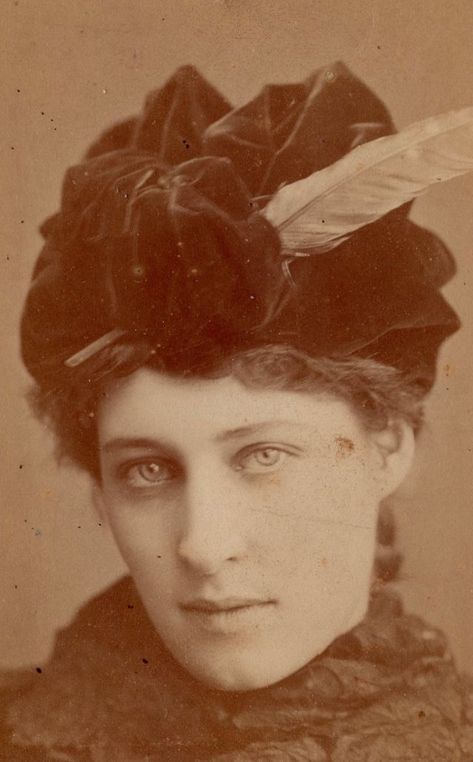 The Jersey Lily: 40 Glamorous Photos of Lillie Langtry in the Late 19th Century ~ Vintage Everyday Lillie Langtry, Lina Cavalieri, John Everett Millais, Becoming An Actress, Victorian Women, British Actresses, Edwardian Era, Vintage Portraits, Silent Film