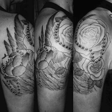 Roses, Lotus flower, pearls and Angel wings ❤️ Tattoos With Angel Wings, Lotus Flower, Angel Wings, Body Art Tattoos, Sleeve Tattoos, Geometric Tattoo, Body Art, Lotus, Roses