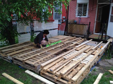 Nice Terrasse Exterieure En Palettes / Outdoor Deck Made Out Of Pallets  #palletdeck #pallettable #palletterrace #recyclingwoodpallets Another crazy idea, building my deck covered with pallets  (pallets are treated with a product against the rain). Under the pallets, I installed a... Patio Out Of Pallets, Deck Made Out Of Pallets, Pallet Patio Decks, Pallet Deck Diy, Pallet Deck, Diy Wood Pallet, Outdoor Pallet Projects, Outdoor Pallet, 1001 Pallets