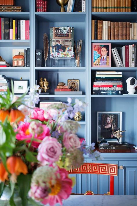 Bookshelf Maximalist, Coloured Bookshelf, Colorful Bookshelves, Colorful Library, Blue And Pink Living Room, Agency Interior Design, Blue Bookshelves, Styling A Bookcase, Law Office Decor