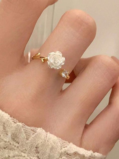 Simplistic Jewelry, Teen Ring, Teen Jewelry, Hand Bracelet, Classy Jewelry, Rose Jewelry, Jewelry Lookbook, Style Punk, Rose Gold Jewelry