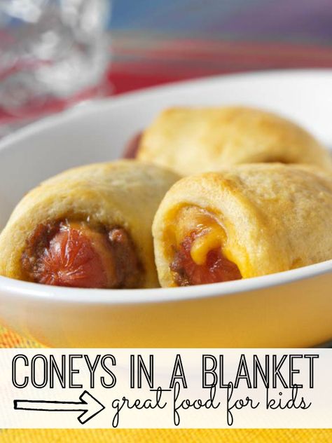 Add a twist to pigs-in-a-blanket with this coneys in a blanket recipe with Cincinnati-style chili. They'll be gone in minutes! Kids Packed Lunch, Food For Kids, Christmas Feast, Recipe For Kids, Bisquick Recipes, Kids Cooking Recipes, Gluten Free Pancakes, Easy Meals For Kids, Pigs In A Blanket