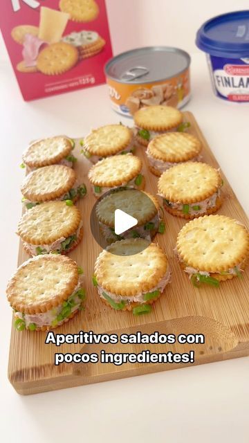 Pastelería Sweet Factory Bolivia on Instagram: "Aperitivos súper fáciles y con pocos ingredientes!  Necesitas  - Queso crema Finlandia  - cebollín picado  - 1 lata de atún @arcor.bolivia  - galletas Rex   #aperitivo #receta #recetas #recetasfaciles #recetasalada #queso #quesocrema #snack #receta #recetasfaciles" Mexican Snacks Party, Canapes Ideas, Ideas Para Cumpleaños, Canapes Faciles, Sweet Factory, Birthday Snacks, Best Appetizer Recipes, Snacks To Make, Fast Healthy Meals