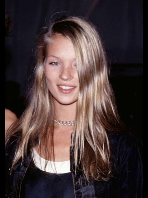 Kate Moss Blonde, 90s Fashion Icons, Supermodel Body, Kate Moss 90s, Kate Moss Style, Queen Kate, Miss Moss, 90s Supermodels, 90s Models